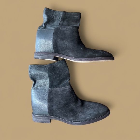 Vince Women’s Ankle Boots Black Suede & Leather Size 8M (EUR 38) Made in Italy - Picture 1 of 5